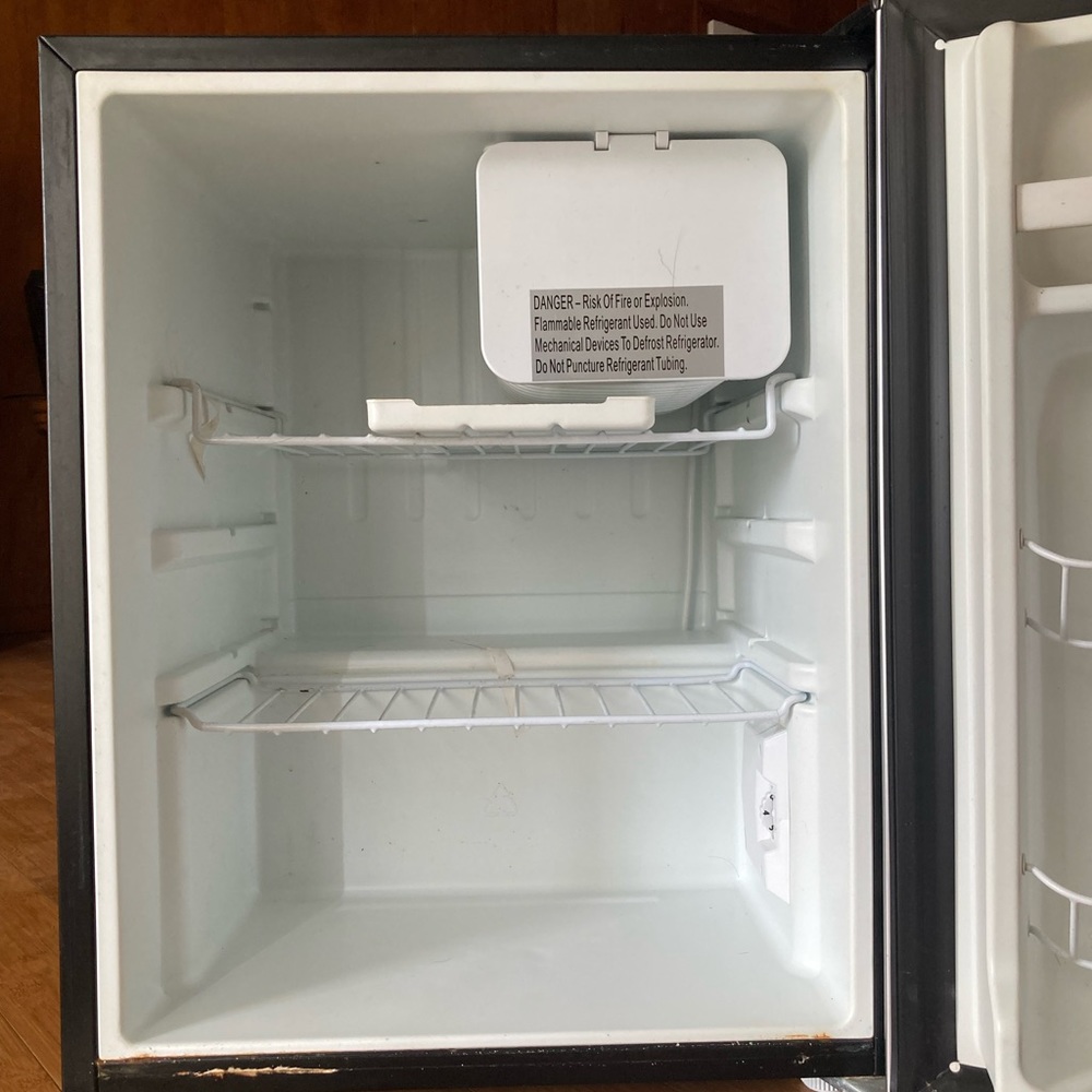 Whirlpool Mini Fridge - Picture 2 of 6